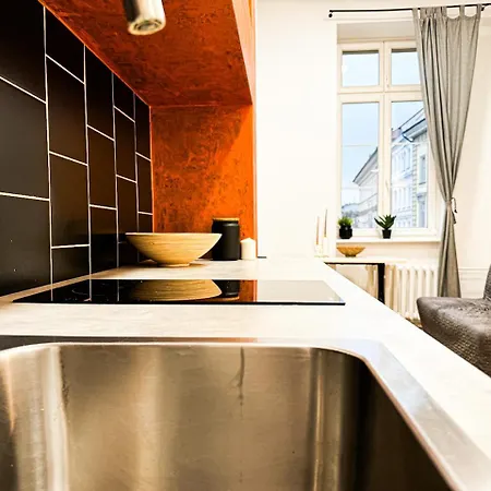 1min Walk To Market Square, Beautiful Views! Stylish 1br Kitchen