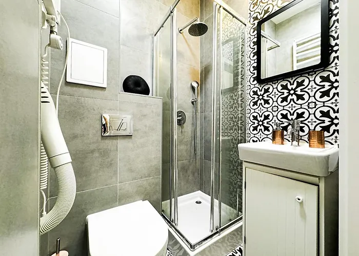 1min Walk To Market Square, Beautiful Views! Stylish 1br Kitchen Appartement *