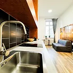1min Walk To Market Square, Beautiful Views! Stylish 1br Kitchen
