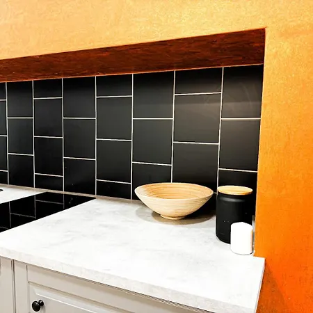 1min Walk To Market Square, Beautiful Views! Stylish 1br Kitchen *